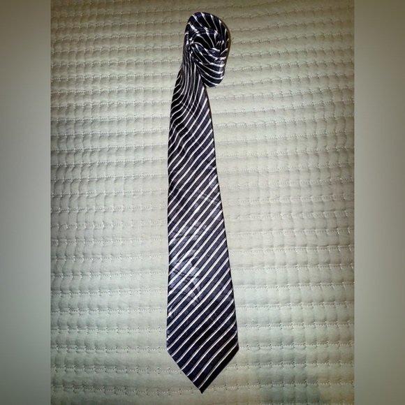 Fatello hand made Classic Black and White Striped Tie. - Picture 1 of 4